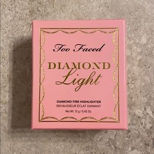 BRAND NEW SEALED Diamond Light Highlighter